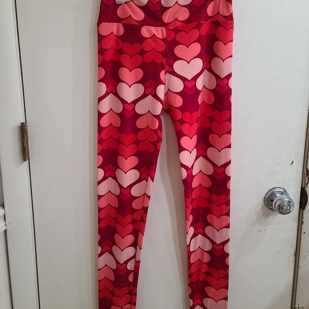 LuLaRoe heart leggings.